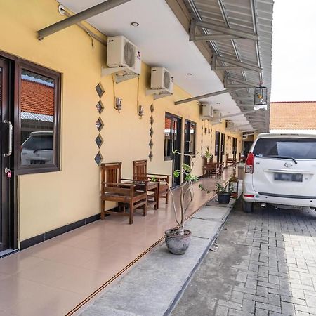 ホテル Koolkost Syariah Near Transmart Tegal エクステリア 写真