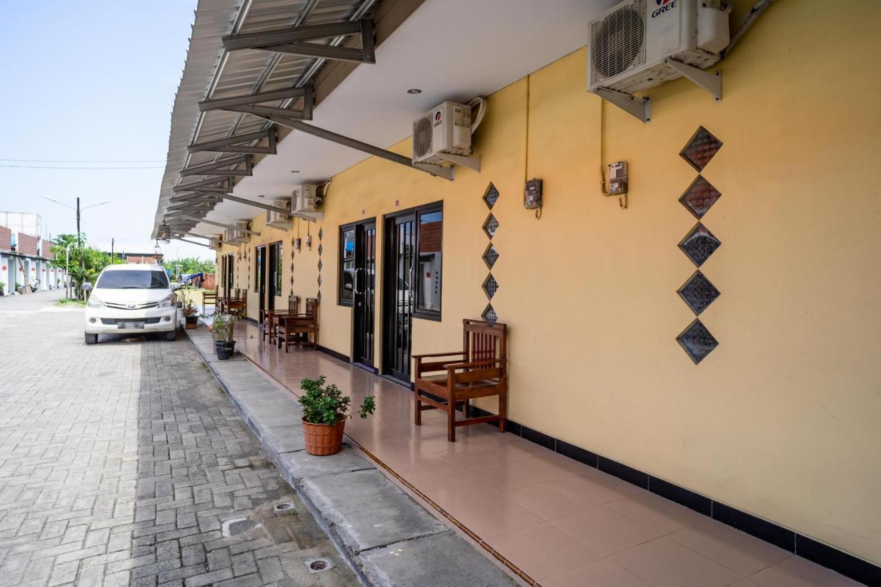 ホテル Koolkost Syariah Near Transmart Tegal エクステリア 写真