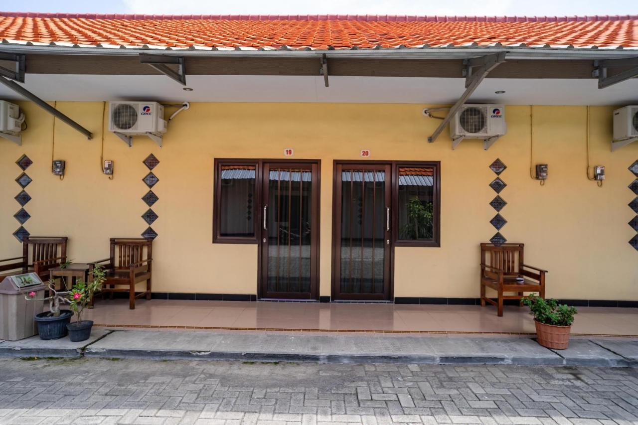 ホテル Koolkost Syariah Near Transmart Tegal エクステリア 写真