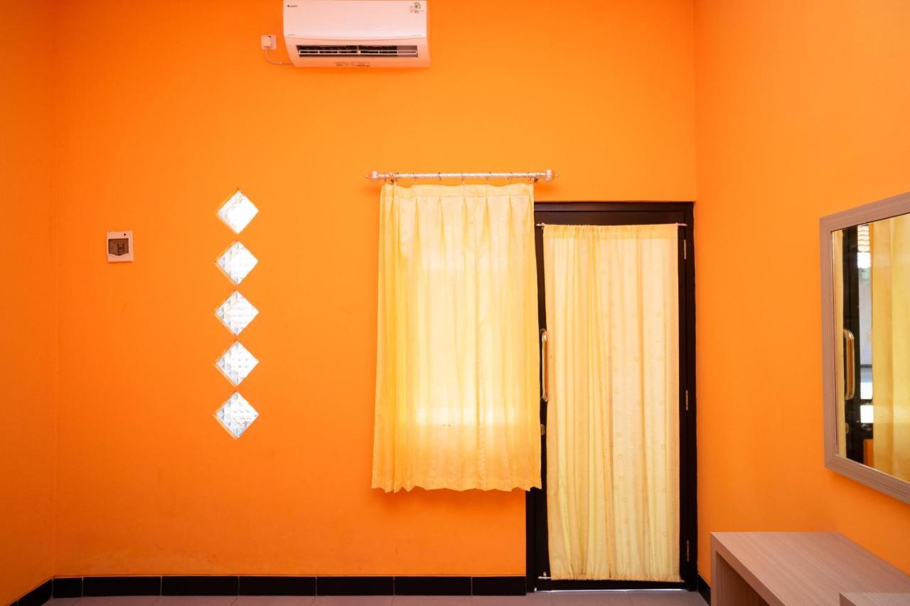 ホテル Koolkost Syariah Near Transmart Tegal エクステリア 写真