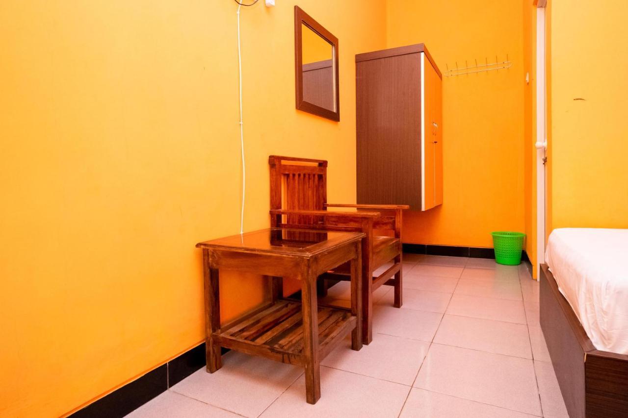 ホテル Koolkost Syariah Near Transmart Tegal エクステリア 写真