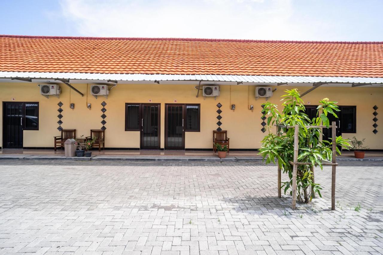 ホテル Koolkost Syariah Near Transmart Tegal エクステリア 写真